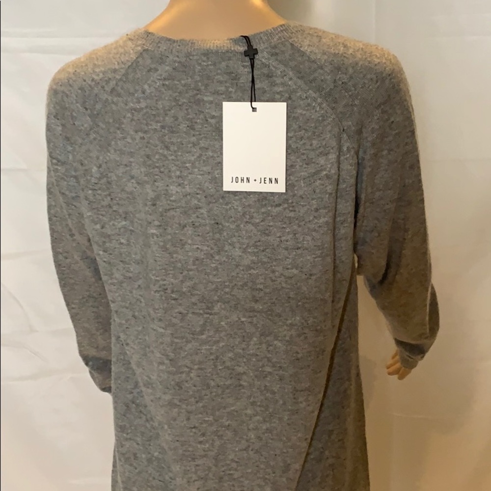 ❤️NWT JOHN + JENN VNECK SWEATER - Picture 7 of 10